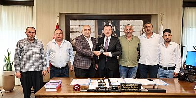 Başkan Balcıoğlu, makamında ziyaretleri kabul etti
