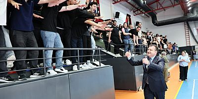 Başkan Balcıoğlu, TOKİ Cumhuriyet Anadolu Lisesi ve Final Okulları arasında oynanan voleybol maçına katıldı