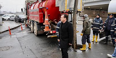 Başkan Balcıoğlu, Yağmur Suyu Hattı Temizlik Çalışmaları Yerinde İncelendi