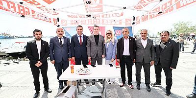 Başkan Balcıoğlu, Yeniden Refah Partisi standını ziyaret etti