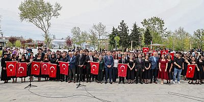 Başkan Balcıoğlu, Zeybek Gösterisi ve Çok Sesli Müzik Korosu etkinliğine katıldı