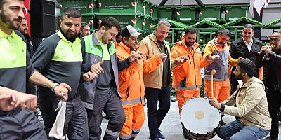Başkan Dursun İşçilerle Birlikte Halay Çekti