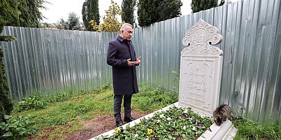 BAŞKAN DURSUN MERHUM KADİR TOPBAŞ'I MEZARI BAŞINDA ANDI