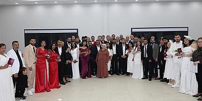 Başkan Erhan Güzel, Toplu Nikah Töreninde 12 Çiftin Nikahını Kıydı