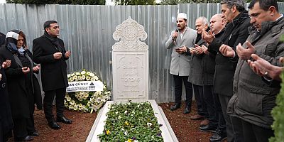BAŞKAN İNAN GÜNEY MERHUM KADİR TOPBAŞ'I MEZARI BAŞINDA ANDI