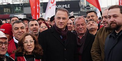 Başkan Mehmet Murat Çalık,destek için Çağlayan Adliyesi'nde