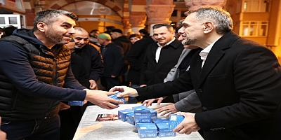 Başkan Vekili Akın’dan kandil simidi ikramı