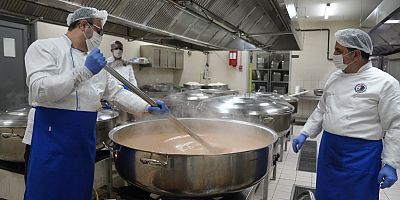 Başkan Yüksel: “Aşevinde hazırlanan yemeklerimizi komşularımızla aynı sofrada paylaşıyoruz.”