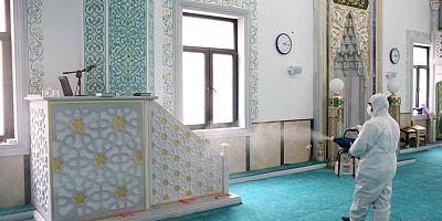 Bayrampaşa Belediyesi, Ramazan’dan bir gün önce de camileri bir bir dezenfekte etti.