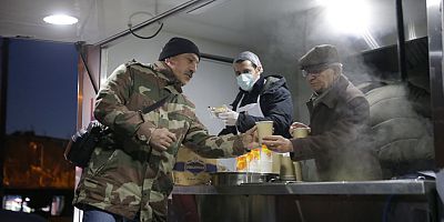 Bayrampaşa Belediyesinden Vatandaşlara sıcak çorba ikramı