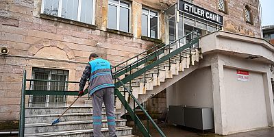 BEŞİKTAŞ BELEDİYESİ’NDEN RAMAZAN BAYRAMI ÖNCESİ CAMİLERDE KAPSAMLI TEMİZLİK