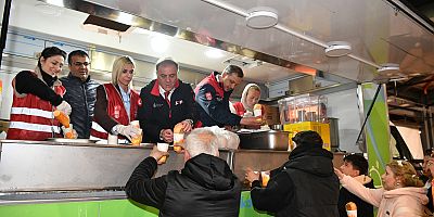 BEYLİKDÜZÜ BELEDİYESİ DEPREMİN İLK ANINDAN İTİBAREN VATANDAŞLARIN YANINDAYDI