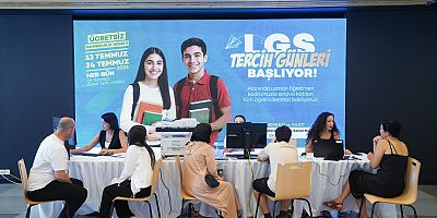 BEYLİKDÜZÜ BELEDİYESİ LGS TERCİH DÖNEMİNDE ÖĞRENCİLERİN YANINDA