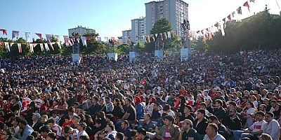 BEYLİKDÜZÜ’NDE DÜNYA KUPASI HEYECANI YAŞANDI