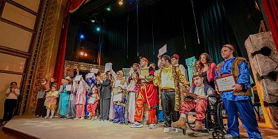 BEYOĞLU’NDA SAHNE ENGEL TANIMADI: ÖZEL YETENEKLERİN PERFORMANSI BÜYÜK BEĞENİ TOPLADI