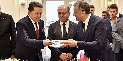 CHP Genel Başkan Yardımcısı Karabat'tan Ahmet Özer'in gözaltına alınmasına tepki: Ülkemizi polis devletine çevirmelerine seyirci kalmayacağız