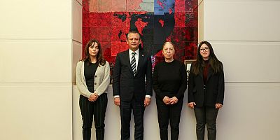 CHP Genel Başkanı Özel, Samet Özgül ve Burak Oğraş’ın aileleriyle görüştü