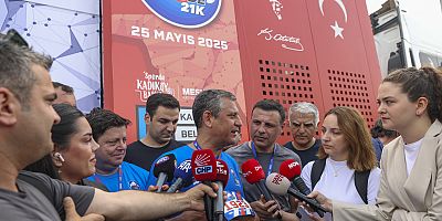 CHP Genel Başkanı Özgür Özel, 10K Kadıköy Halk Koşusu’nu tamamladı: “Seneye bu maratonları Ekrem Başkanla birlikte koşacağız”