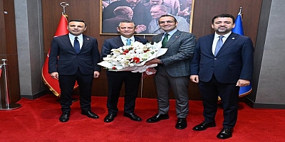 CHP GENEL BAŞKANI ÖZGÜR ÖZEL ŞİŞLİ BELEDİYESİ’Nİ ZİYARET ETTİ