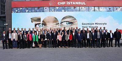 CHP İBB Meclisi Grubu'dan, CHP İstanbul İl Başkanı Özgür Çelik’e tebrik ziyaretinde bulundu.