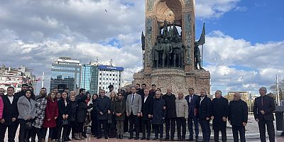 CHP İstanbul İl Örgütü'nden Öğretmenler Günü dolayısıyla Taksim'de tören