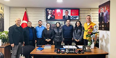 CHP İstanbul Kadın Kolları İl Başkanı Hatice Selli Dursun, CHP Sultangazi İlçe Başkanlığını Ziyaret Etti
