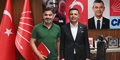 CHP'li Kanber KOÇAK, Sultangazi delegelerinin imzalarını Özgür Çelik'e teslim etti