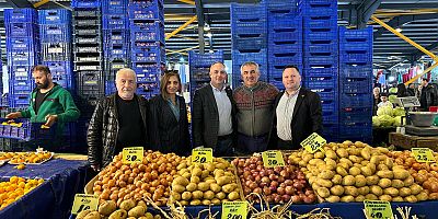 CHP'Lİ MELİH YILDIZ PAZAR ESNAFINI ZİYARET ETTİ