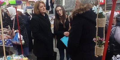 CHP'li Özge Çamcı Gaziosmanpaşa'da Pazar Gezdi, Vatandaşla Sohbet Etti