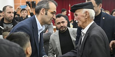 CHP'li Resul Emrah Şahan,Vatandaşlarla birebir görüşüyor