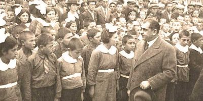 CHP'li Uğur Kelleci,Hasan Ali Yücel'i vefat yıl dönümünde andı