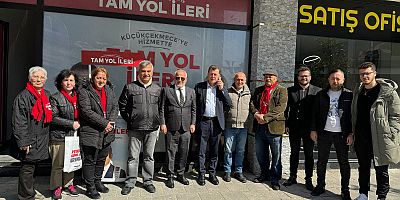 CHP'li Yahya Göktaş Küçükçekmece'de kapı kapı geziyor