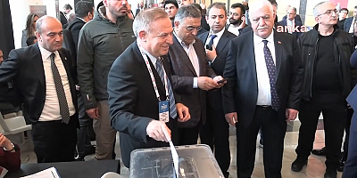 CHP'nin 21. Olağanüstü Kurultayı'nda delegeler oylarını kullandı