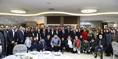 CHP Sarıyer Belediye Başkan Adayı Mustafa Oktay Aksu genç komşularıyla buluştu