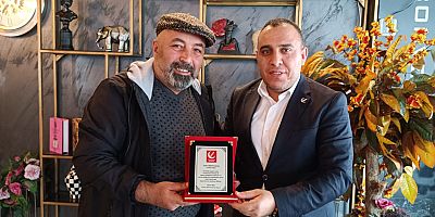 CUMHUR Haber'e bir plaket'te Yeniden Refah Partisi Sultangazi İlçe Başkanlığından 