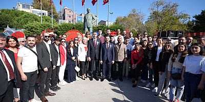 Cumhuriyetin 100 yılı kutlamaları Dolayısıyla Kartal'da Atatürk Anıtı’na Çelenk Sunuldu