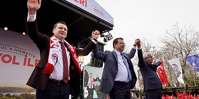  Ekrem İmamoğlu, Bora Balcıoğlu ile birlikte Halk Buluşması”na katıldı.