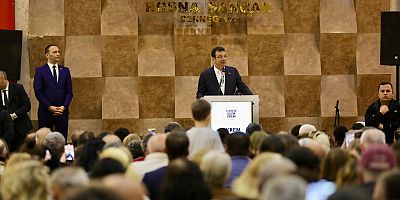 Ekrem İmamoğlu, CHP Bayrampaşa Belediye Başkan adayı Hasan Mutlu ile birlikte ilçe turu attı. 