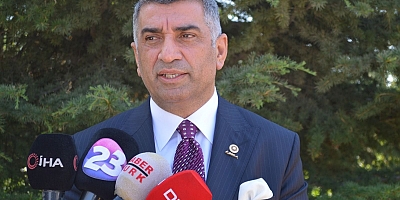Elazığ Belediyesi, CHP'li Gürsel Erol'un taksi duraklarına gönderdiği bankları kaldırdı