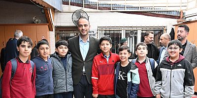 Eray Karadeniz, Mahalle Ziyaretlerinde Çocuklardan Yoğun İlgi Görüyor