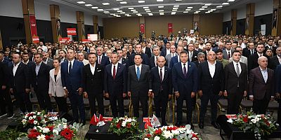 Esenyurt tarihinde bir ilk: CHP’ye 5 farklı partiden 10 bin kişilik rekor katılım... Prof. Ahmet Özer: Adım adım iktidara yürüyoruz