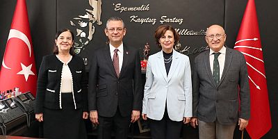 Eskişehir Büyükşehir Belediye Başkan Adayı Ayşe Ünlüce, CHP TBMM Grup Toplantısı'nda Genel Başkan Özgür Özel ile Buluştu