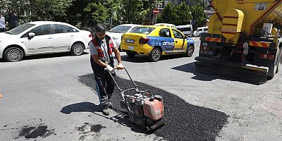 Eyüpsultan’da asfalt ve kilit taşı yenileme çalışmaları devam ediyor