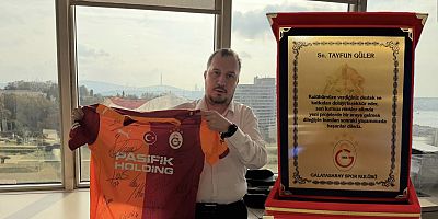  Galatasaray Sportif AŞ 'den Tayfun Güler'e Plaket