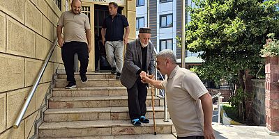Gazi Mahallesi Muhtarı Ümit Doğan’dan Selçuklu Camii Dernek Yönetimine Ziyaret