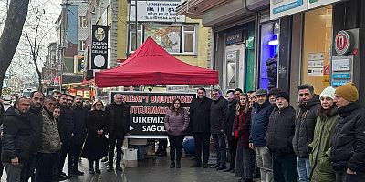 Gazi Mahallesi'nde 6 Şubat depreminde hayatını kaybedenler için lokma dağıtıldı