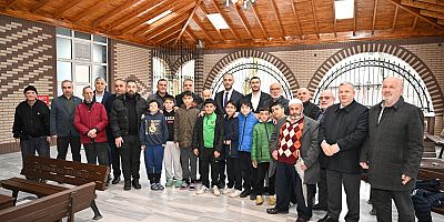 Gaziosmanpaşa Belediye Başkan Vekili Eray Karadeniz Vatandaşlarla Cuma Namazı Sonrası Buluştu