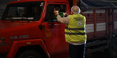 GAZİOSMANPAŞA BELEDİYESİ’NDEN VATANDAŞLARA SICAK ÇORBA İKRAMI