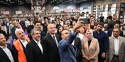 Gaziosmanpaşa’da Gençlerle Buluşma: Bakan Kacır ve Başkan Ergüneş Gençlerle Hasbihal Etti