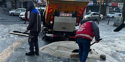 GAZİOSMANPAŞA’DA KARLA MÜCADELE EKİPLERİ 24 SAAT GÖREV BAŞINDA
